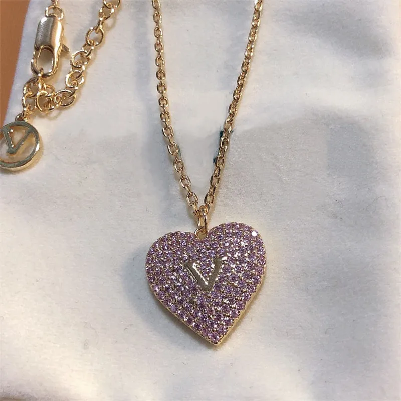 Kvinnor Pink Diamond Pendant Halsband med Box Letter Utsökt Charm smycken Crystal Bling Party Halsband Street Trendy Chain2958