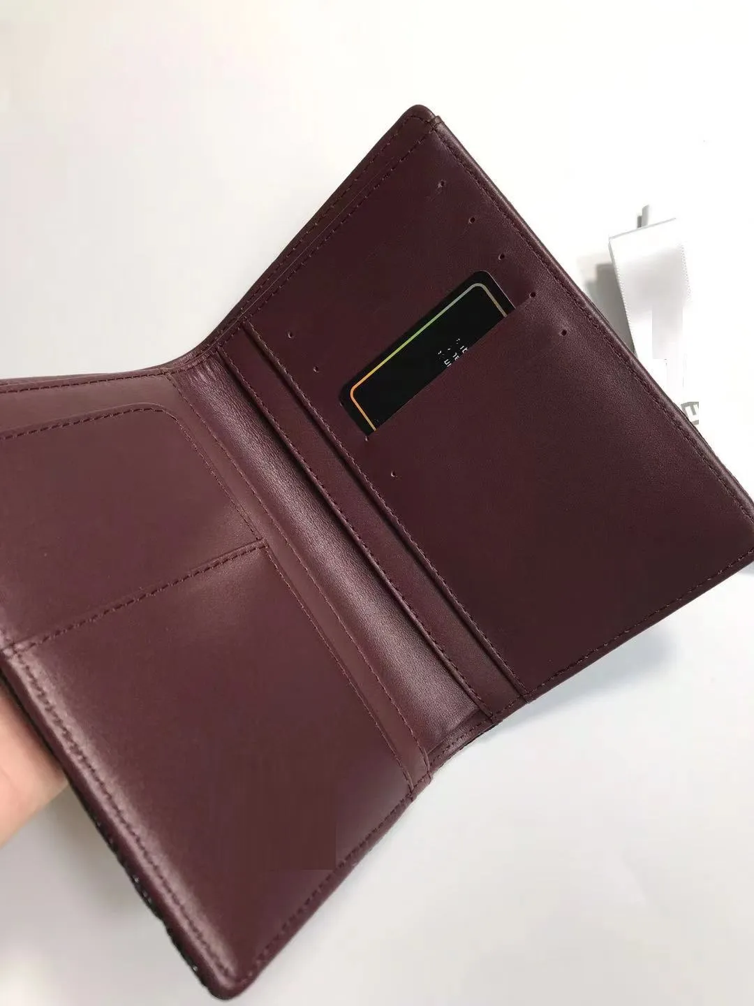 Designer Passaporto Copertina di copertura del portafoglio di alta qualità Porta del portafoglio di top di alta qualità Coperture borsa donne in pelle vera passaporti con scatola D301x