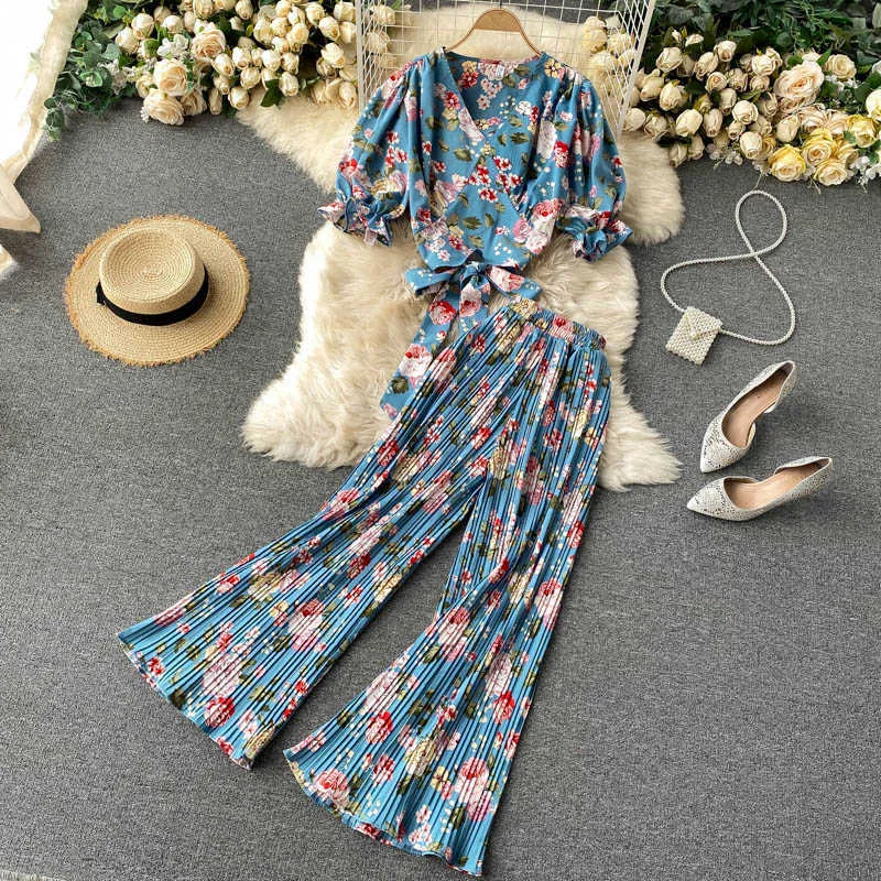 women Bohemian two piece sets summer sexy v neck short blouse pleated pants outfits ladies floral print chiffon suits 210525