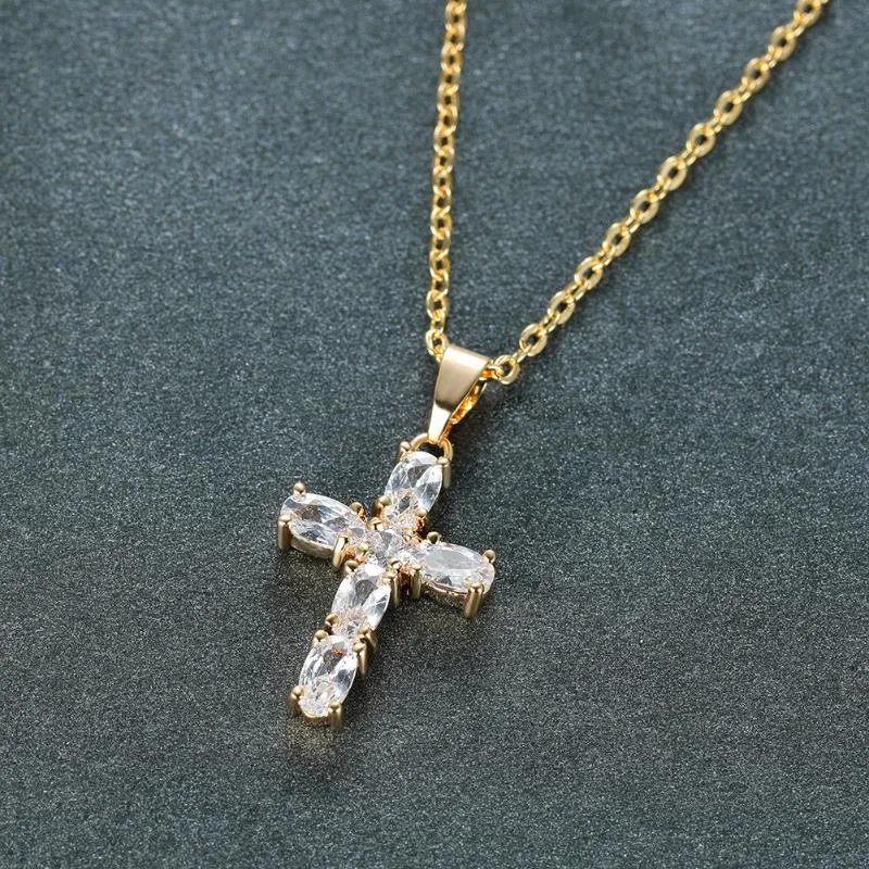Colliers pendants One Piece Jesus Cross Collier pour femmes Luxury Crystal Rose Gold Silver Color Chains Bijoux de mariage Gift297J