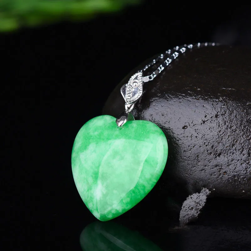 Ciondolo a forma di cuore di giada verde naturale intagliato Collana di amore cinese Fascino di giadeite Gioielli Moda Uomo fortunato Donna Amuleto Regali274F