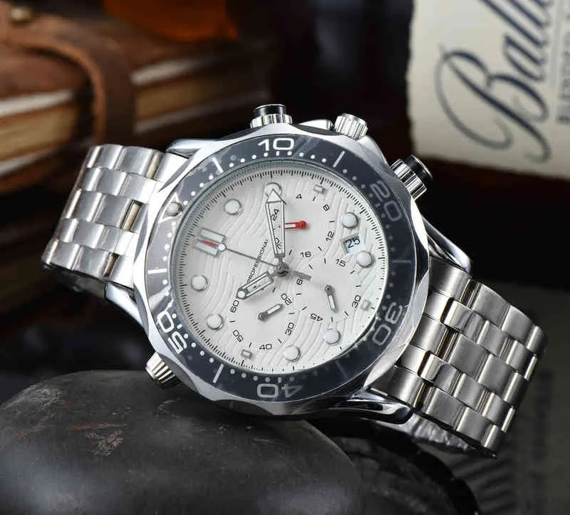 Nova moda casual omg modelo de luxo aço inoxidável alta qualidade esporte 43mm dial homem relógio quartzo mulher relógio pulso relogio246g