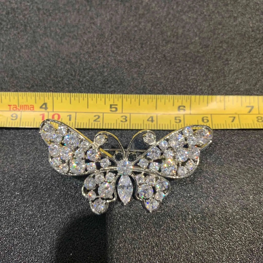 النحاس مع مكعب الزركون فراشة بروش حشرات أزياء المرأة مجوهرات أبيض اللون 58 * 32 ملليمتر