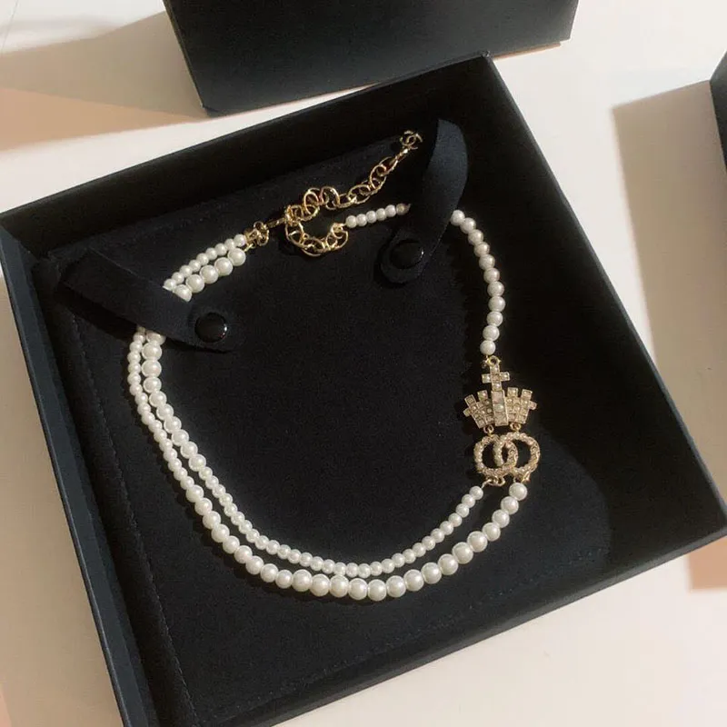 Dubbel Pearl Necklace Womens Jewelry Designer Crown Pendant Necklace Luxury C Högkvalitativ klassisk modehalsband Kolkedja 2381