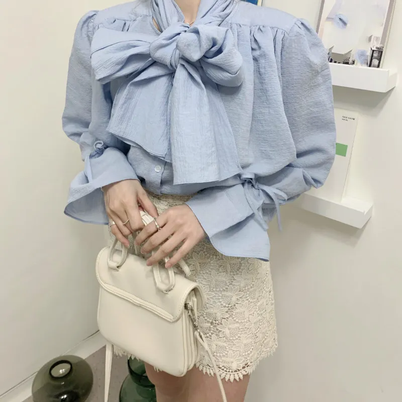 Ezgaga kontor Lady elegant tröjor och blus Koreanskt chic Tender Bow Tie Collar Long Flare Sleeve Loose Women Blouse Fashion Toppar 210430