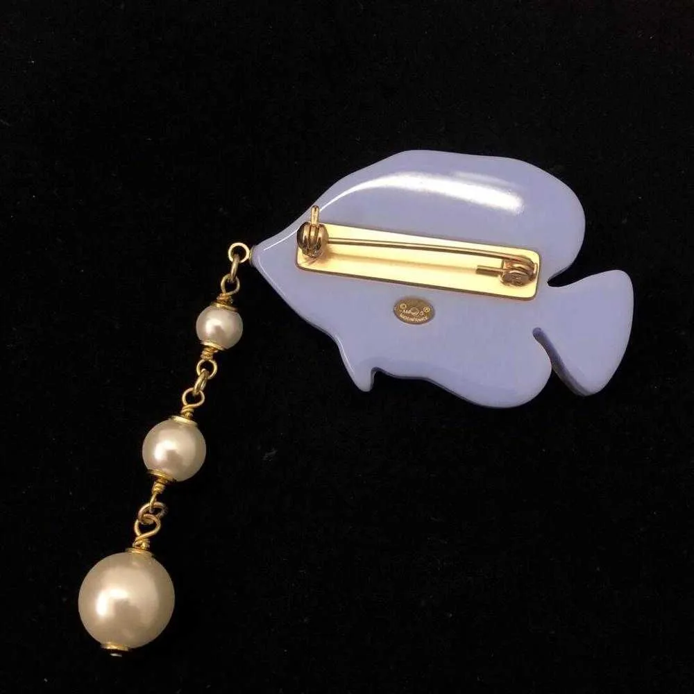 2019 New Brand Fashion Jewelry For Women Purple Fish Design Brooches Party Sweater Brooche C Name Stamp Ocean Fish Brooches8429045