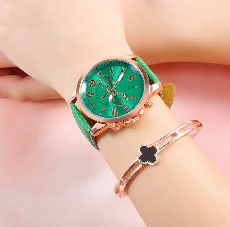 Moda Roman Number Dial Green Woman Watch Retro Geneva Student Watches Atrakcyjne damskie kwarcowe zegarek ze skórzanym zespołem272L