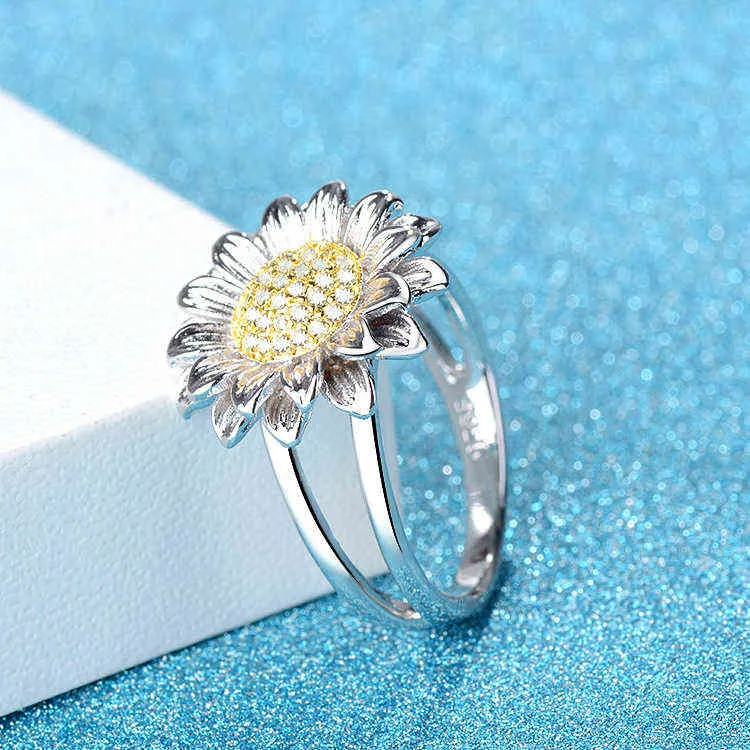 2021 Ny färgpläterad solrosblommaformad Zircon Ring Mode Personlighet Populära Smycken Par Ring Luxury Rings Lady G1125