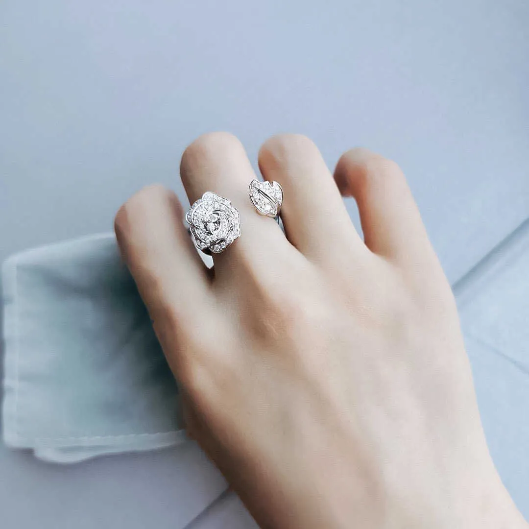 2022 marchio di lusso puro gioielli in argento sterling 925 rosa camelia diamante fiore rosa anelli di nozze di alta qualità design raffinato partito8580454