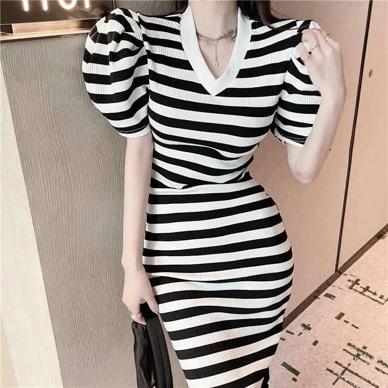 Korean Chic Fashion V Neck Puff Short Sleeve Black White Striped Dress Women Casual Sexy Split Tight Wrap Hip Vestido De Mujer 210610