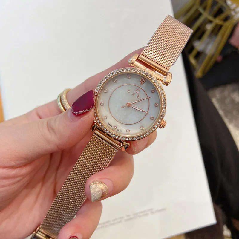 Il marchio di moda guarda l'orologio da polso con cinturino in acciaio Matel in stile grazioso da donna, ragazza CHA50289t