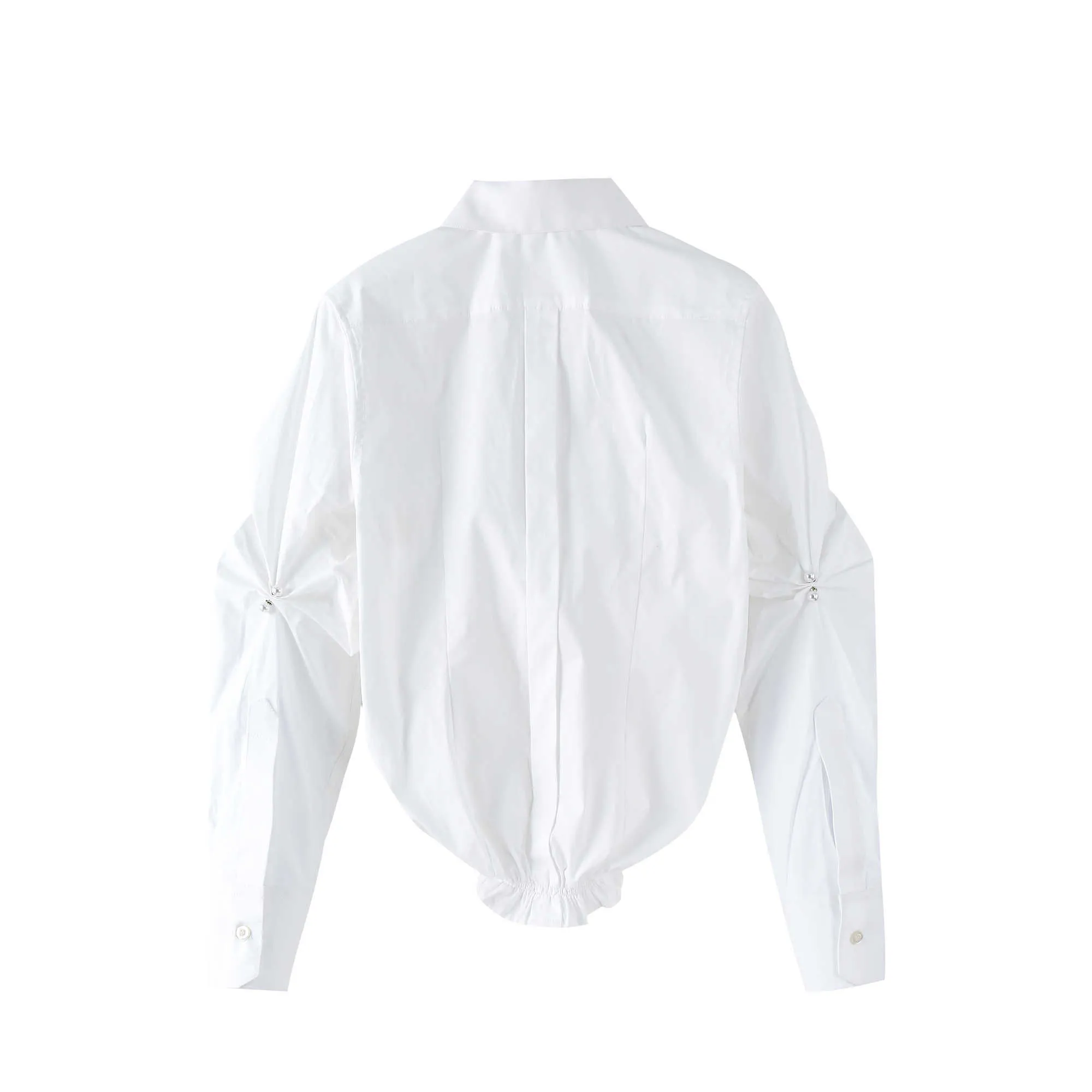 春の夏のデザインすべてのマッチの不規則なオフィスの女性のターンダウンカラーフルパールショートホワイトホワイト女性のシャツ210615
