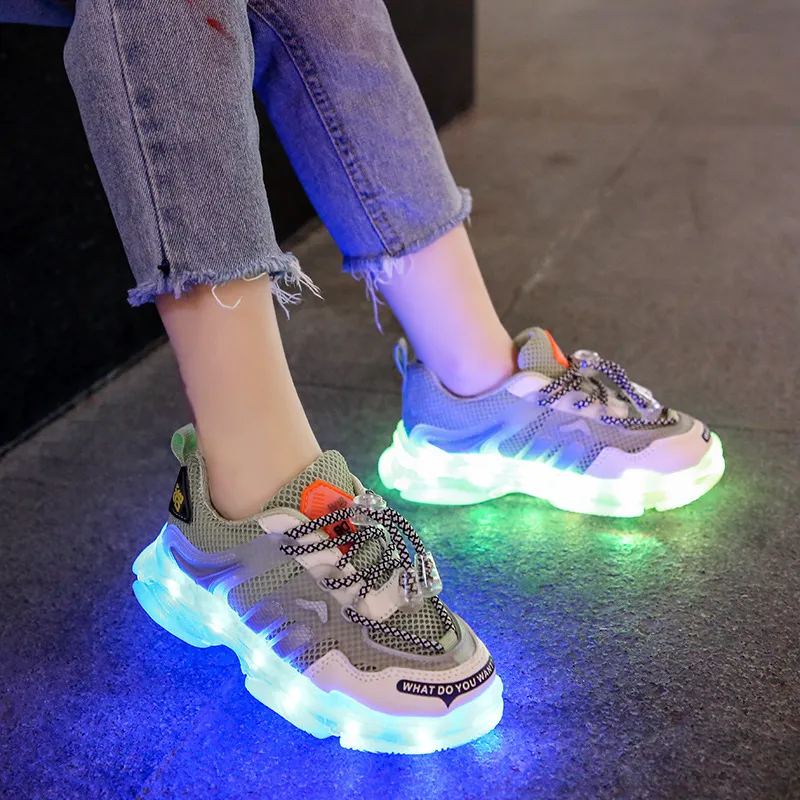 Taille 25-35 Enfants USB Charge Glowing Casual Chaussures Garçons Respirant Led Light Up Sneakers Unisexe Lumineux Sneakers pour Filles 210329