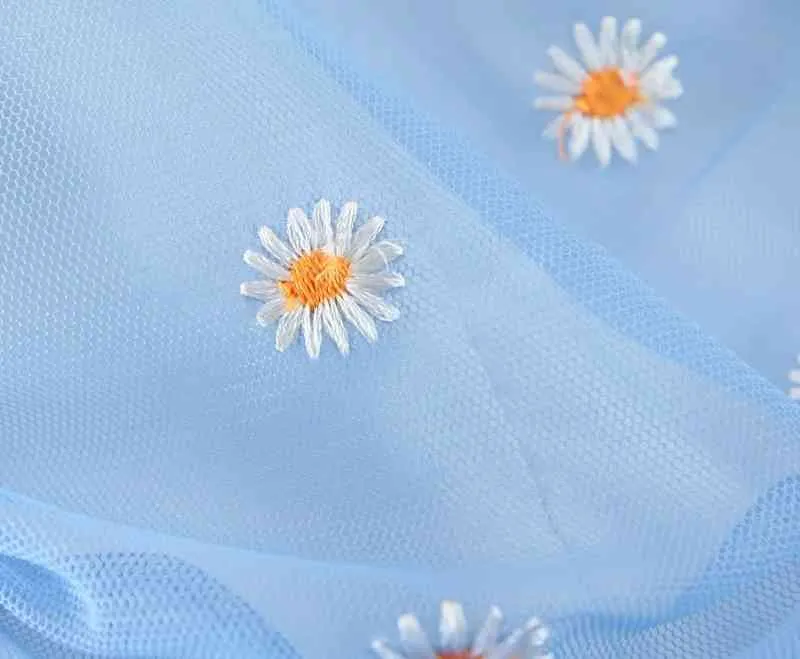 Blusa de tul con bordado de margaritas para mujer, blusa vintage con mangas acampanadas, tops cortos florales azules, tops fruncidos de girasol para otoño 210415