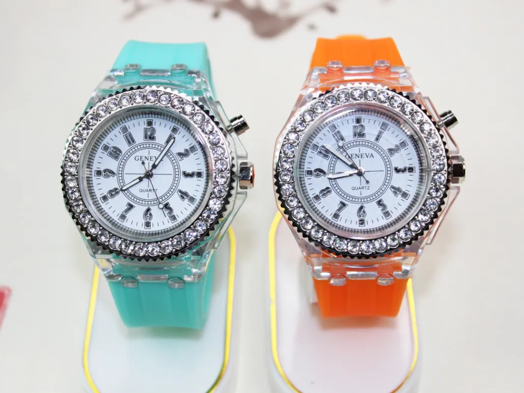 Elegant Ladies Watches Fashion Big s Designers Watch For Woman Wristwatch Casual Silicone BOY and GIRL Luminous Led Bracelet M1039334