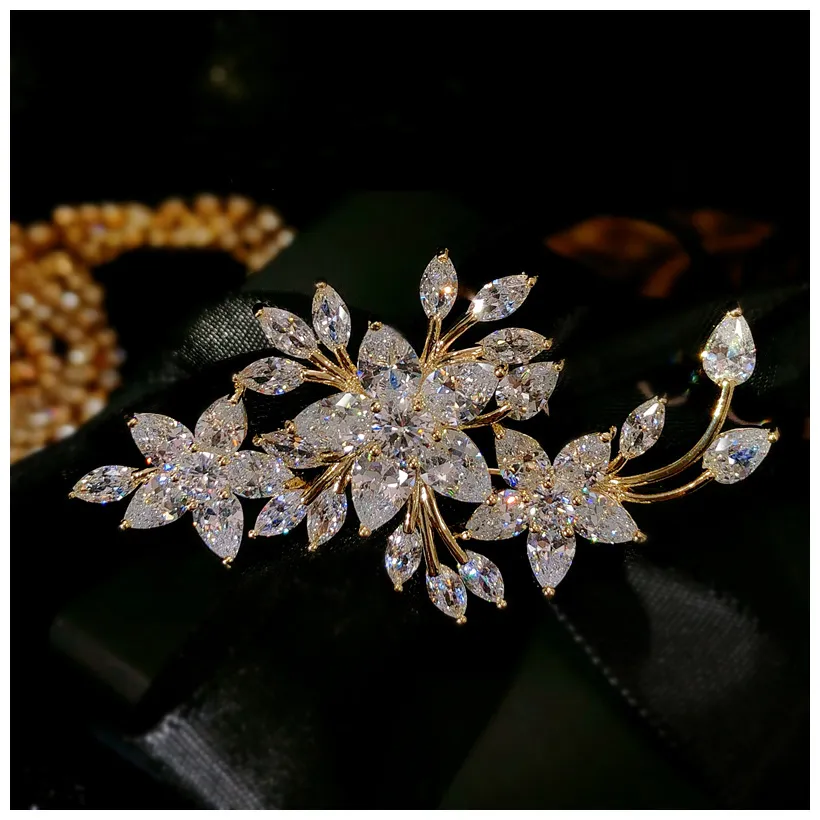 Broches Pour Femmes Floral Design Exquis Romantique Mariage Mariée Costume Bijoux Cristal Broche Pin Fine Saint Valentin cadeau