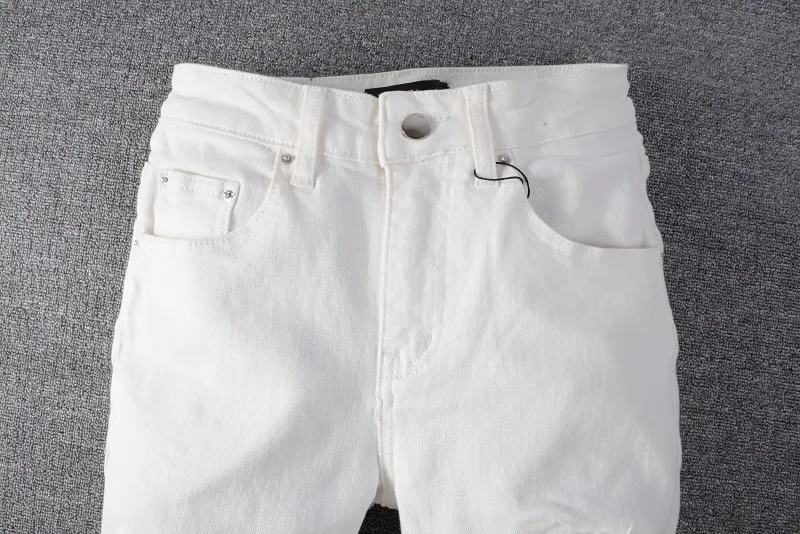 Jeans bianchi lunghi e sottili alla moda Desiger Pantaloni Demin con foro strappato patchworl di alta qualità Pantaloni streetwear uomo