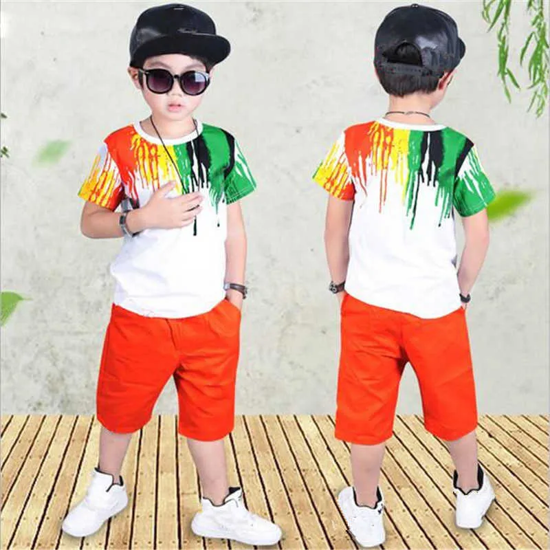 Sommarpojkar Kläder Ställ Koreansk Hip-Hop Polychromatic T-shirt + Byxor Suit Kindergarten Performance Barnkläder 210625