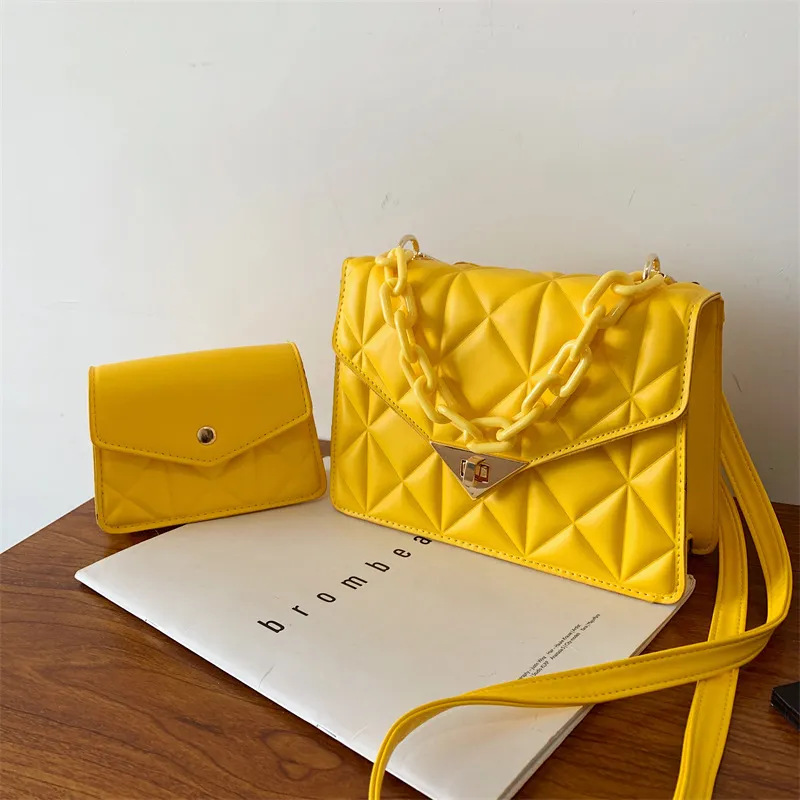 HBP New 2022 solid color bag women`s fashion chain handbag plaid one shoulder messenger bag