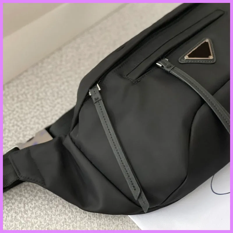 Ny handväska Kvinnor Mens bär på bagage Mode Sacoche Designer Ryggsäckar Väska Luxurys Dsigners Handväskor Bröstpaket Väskor Partihandel D221196F