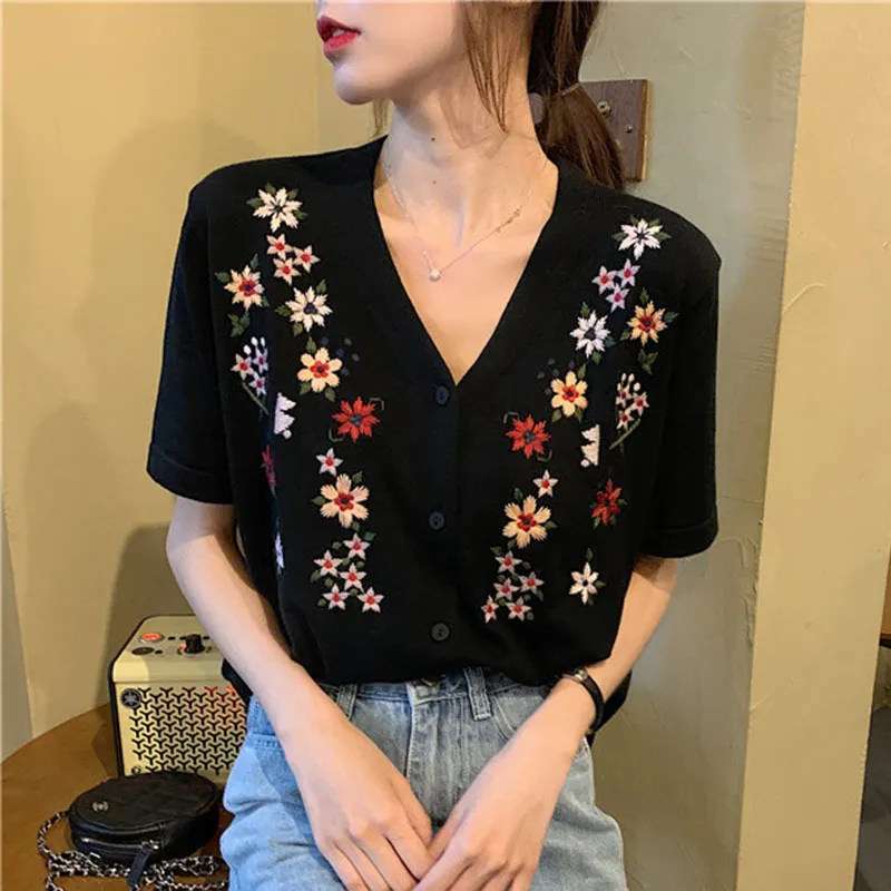 Lucyever Blumen Button Up Gestrickte Strickjacke Top Frauen Mode V-ausschnitt Slim Fit T Shirt Frau Dünne Slim Fit Kurze ärmel 210521