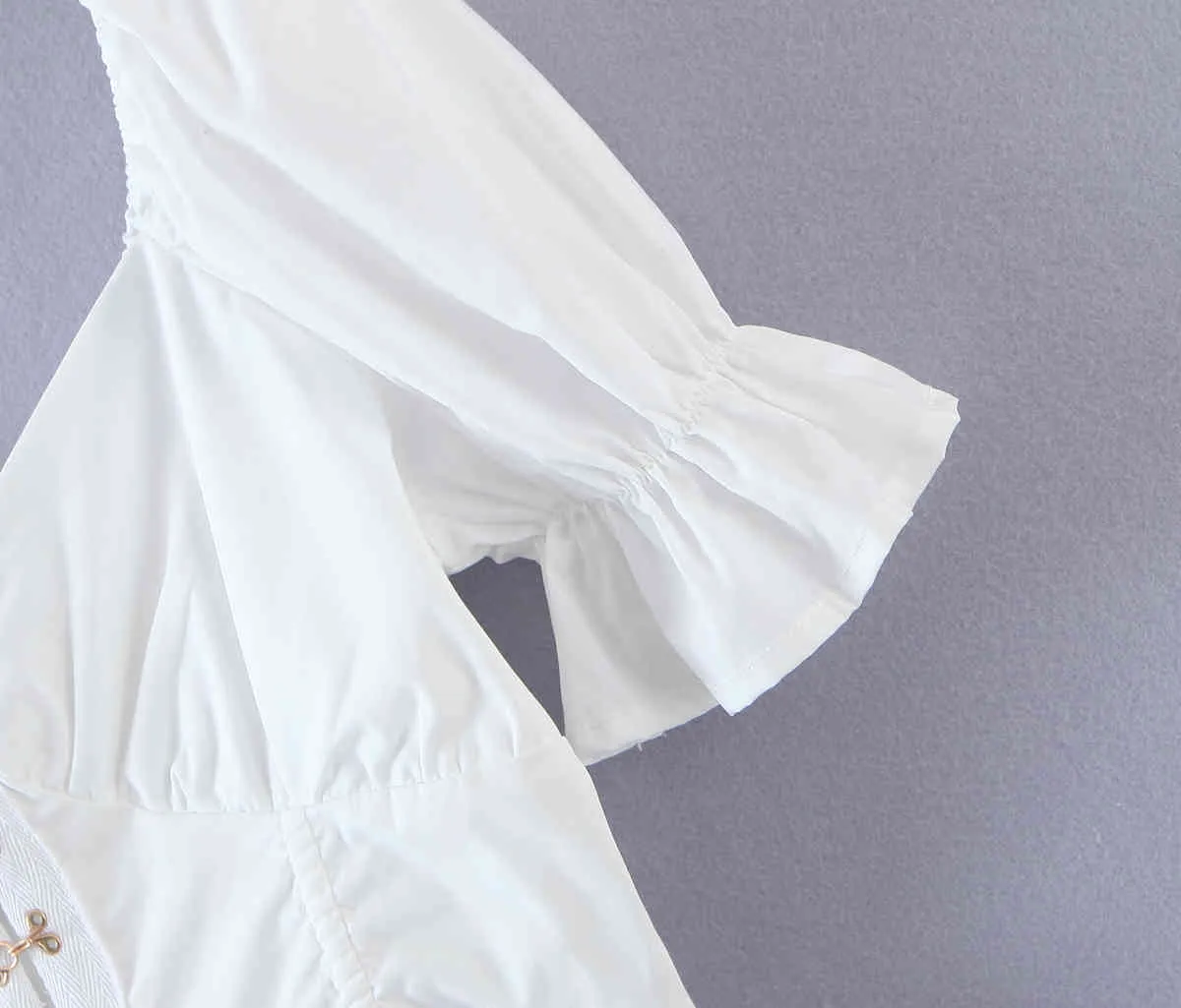 Sommer weiße Metallhakenknöpfe fallen gelassen gerafftes Kleid Damen Kurzarm figurbetontes Paket Hüften Minikleider Urlaub Baumwolle 210429