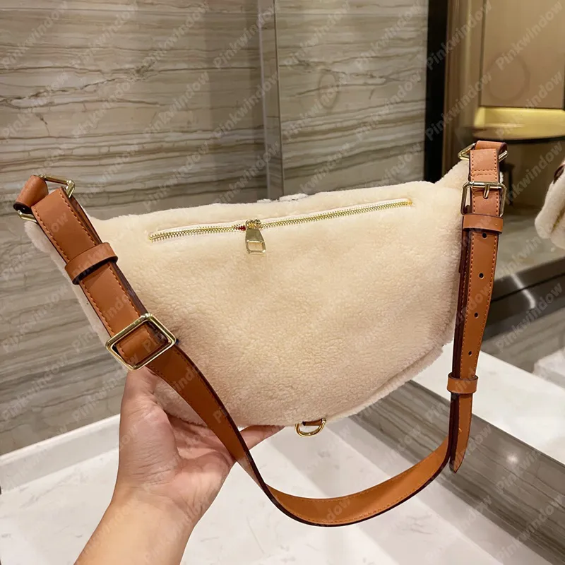 퍼지 허리 가방 여성 솜털 핸드백 여성 Crossbody 가방 디자이너 패니 팩 여성 모피 어깨 서류 가방 Bumbag Fannypack P2109132L