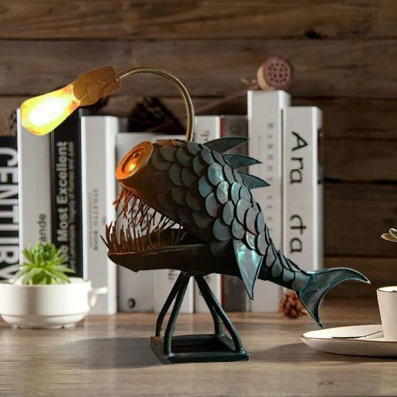 Настольные лампы Anglerfish Lamp Fish Body Настольный напольный светильник в стиле ретро E27 из кованого железа Винтажный домашний художественный декор Lighting237r