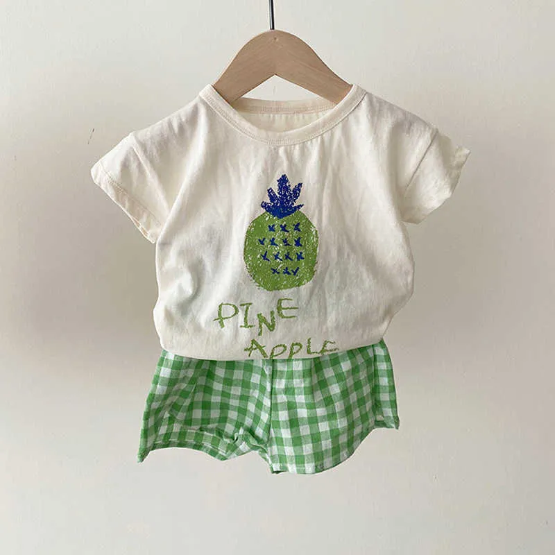 Sommarbarn Kortärmad + Shorts Frukttryck T-shirt Bomull Plaid Shorts Suit Baby Set Cloth Mode Kläder 210701