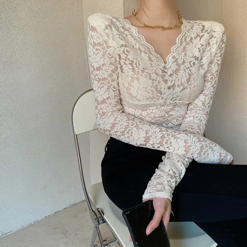 Ezgaga Floral Lace Patchwork Shirts Women V-Neck Slim Base Spring Winter Thin Hollow Out Ladies Blouse Sexy Crop Tops Fashion 210430