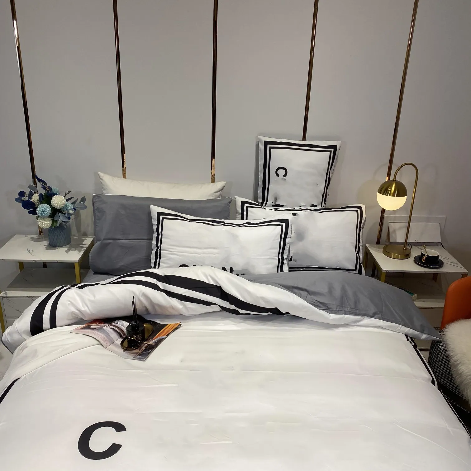 ホワイトブラックファッションデザイナーの寝具セット高級羽毛布団カバーキングクイーンサイズのベッドシートピローケースデザイナー掛け布団set299q