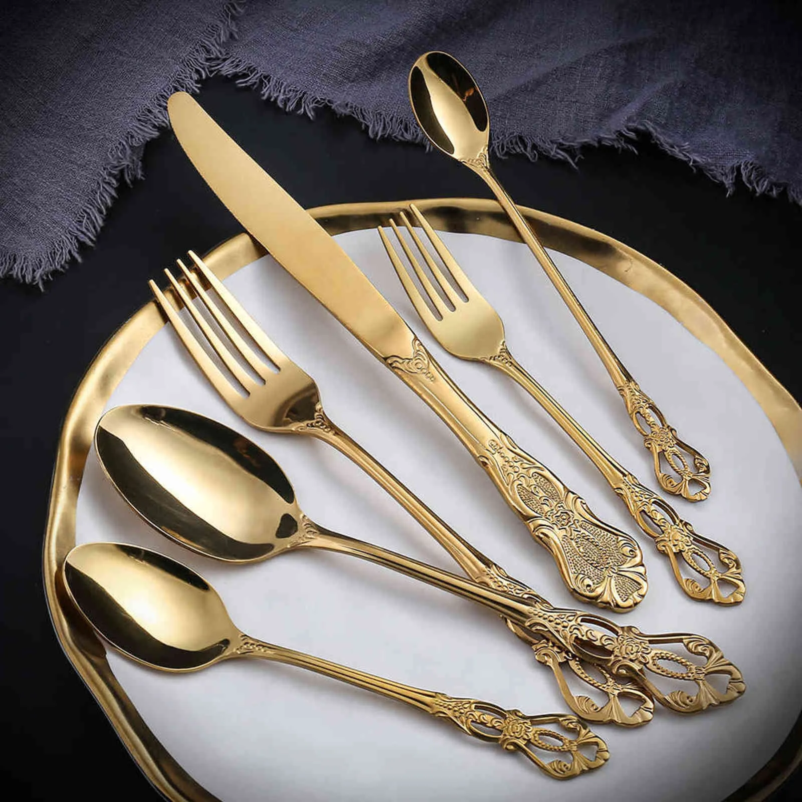 Royal Set di posate Oro Acciaio inossidabile Lusso Stoviglie Coltelli Ice Tea Cucchiaio Forchette Cucina Stoviglie Cena Argenteria 211112