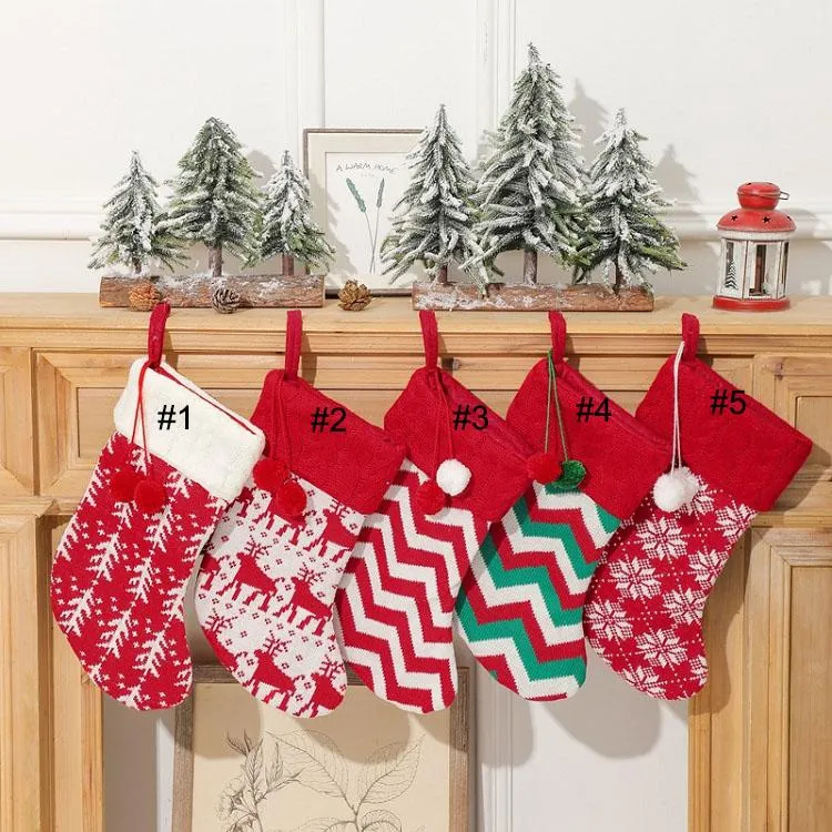 Chaussettes de noël en tricot, décor d'arbres de noël, décorations de fête, renne, flocons de neige à rayures, sacs de chaussettes à bonbons, cadeaux