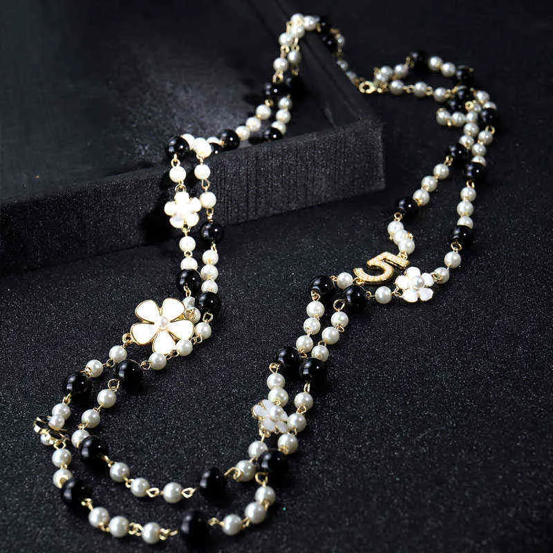 Kvinnor av hög kvalitet Långa hängsmycken i lager Pearl Necklace Collares de Moda nummer 5 Flower Party Jewelry281N7832966