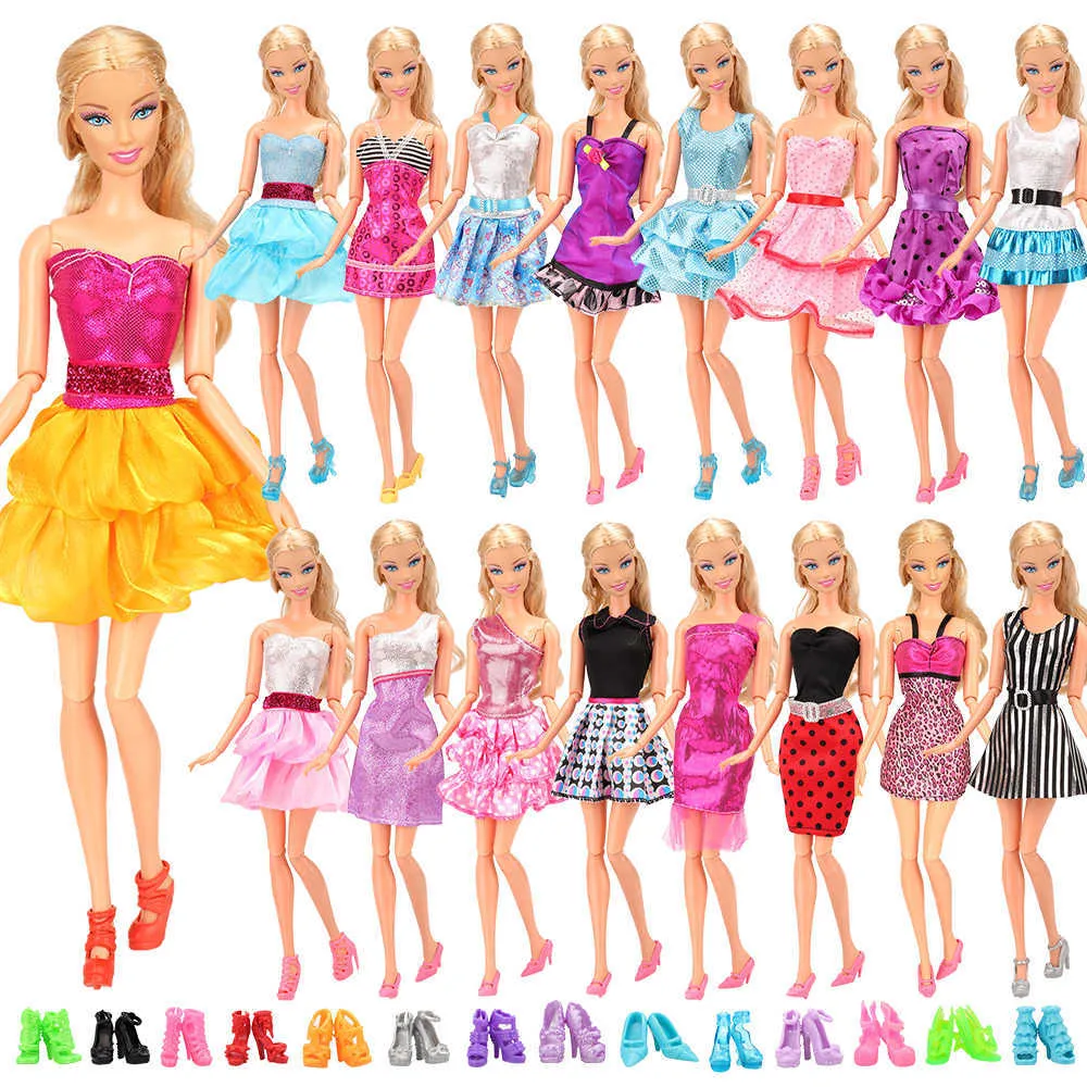 Moda fatta a mano 22 articoli / lotto Accessori bambole giocattolo = 12 Abiti + Giocattoli bambini 10 Scarpe vestiti Barbie Gioco Regalo di compleanno fai da te 210923