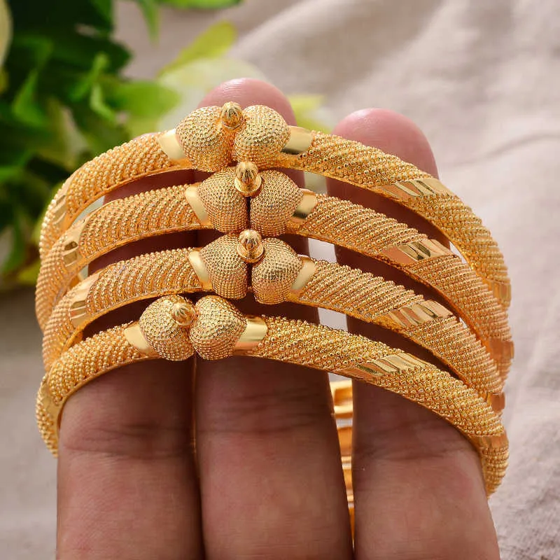 24k 4 teile/los Dubai Indien Äthiopische Gold Farbe Armreifen für Frauen Mädchen Partei Schmuck Hochzeit Frau Herz Armreifen geschenke Q0720