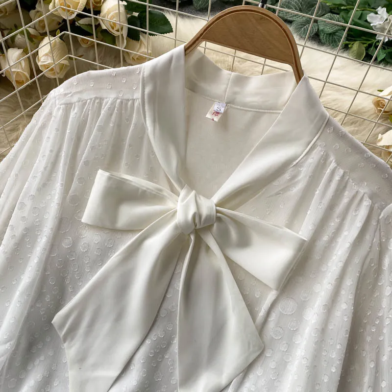Damska Bluzka Wiosna Koreański V-Neck Bow Puff Sleeve Sleeve Loose Fale Point Szyfonowa Koszula D0140 210506