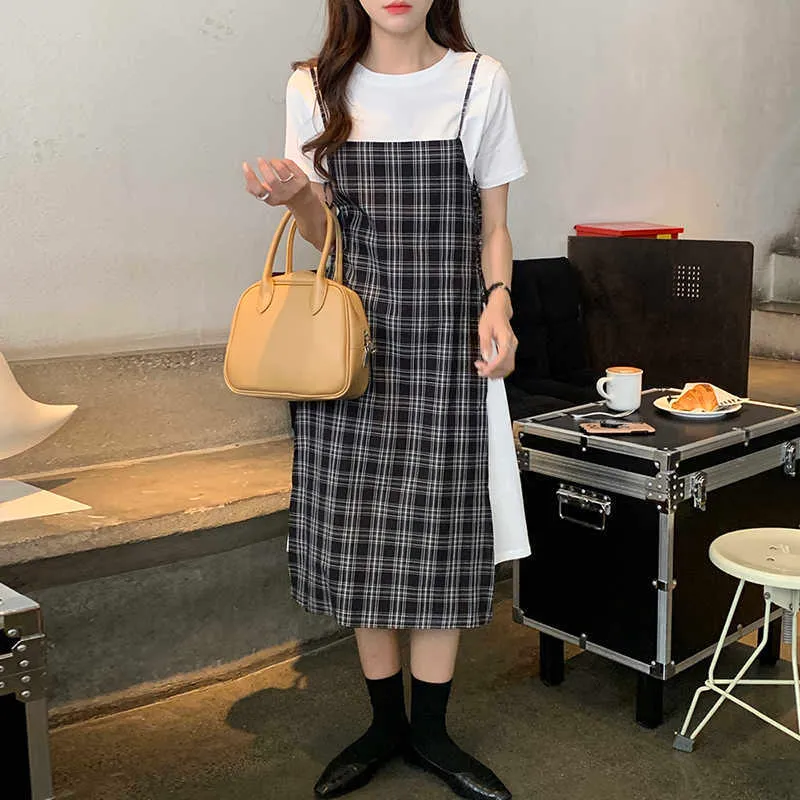 Korejpaa Women Set Summer Korean Chic Retro Round Neck Loose T-Shirt Side Straps Plaid Suspenders Dress Two-Piece Suits 210526