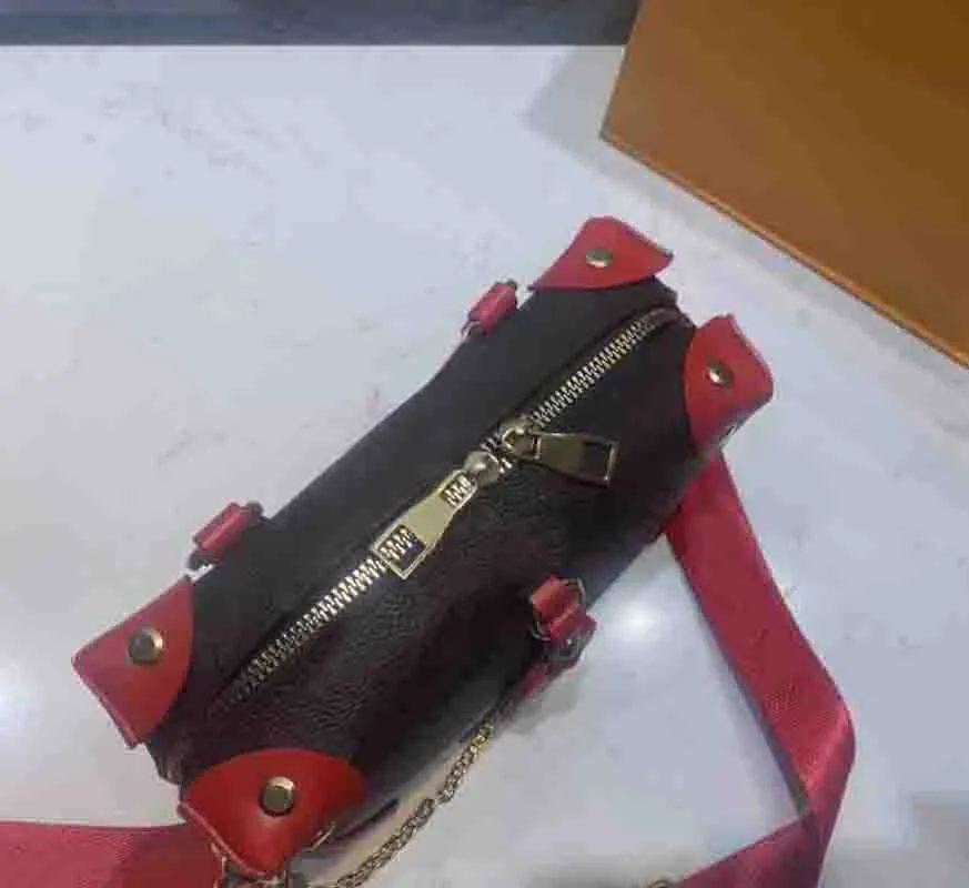 2021 نيو نساء كيس كروس كاروديه مع سلسلة حزام سيدة أكياس الكتف كتف عالية جودة الفتاة حقيبة الصدر الأزياء حقائب اليد الحجم 2241i