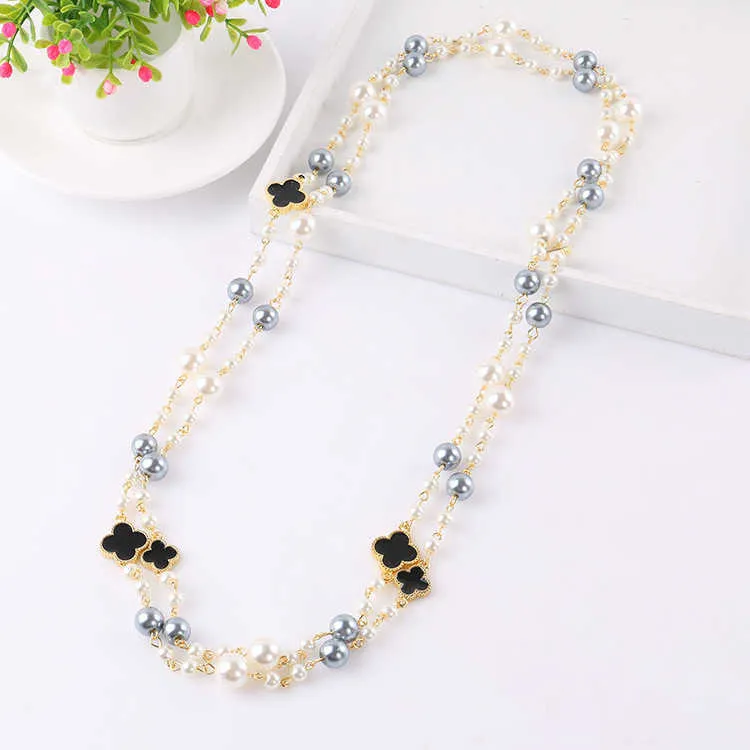 Designer klassischer Vintage Clover Flower Bright Pearl Multi -Layer Long Pullover Statement Halskette für Frau Elegantes Medaillon Halsketten2649