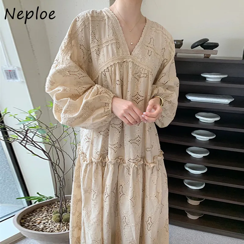 Kuzuwata Elegant Lace Hook Flower Solid Dress Women High Waist Hip A Line Long Vestidos V Neck Pullover Sleeve Robe Spring 210422
