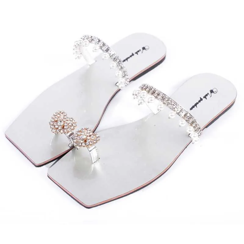 2021 Ny sommarkvinnor Fashion Diamond Sandaler Casual Beach Pearl Shining Skor T-Strap Thong Flip Flops Boho Flat Slippers Y0721