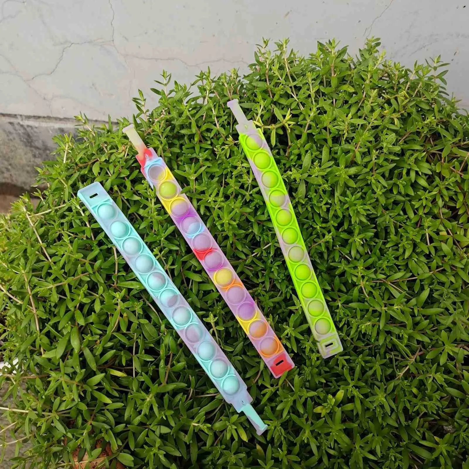 Silicone Bangle Kids DIY Camouflage Change Color Push Bubble Silicone Bracelets Finger Toys Bracelet Puzzle P7917122