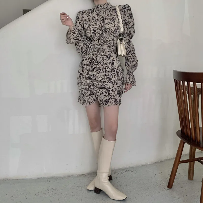 Ретро Hepburn напечатанные рюшами женщин шифон платья пружины вспышки рукава O-шеи плиссированные сексуальные короткие мини-платья mujer vestidos 210423