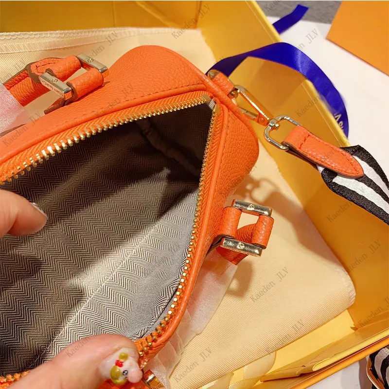 Top designer Saco personalizado para o corpo para o fim de semana feminino Viajante Duffel Bag Mini Bolsa de ombro de travesseiro fofo