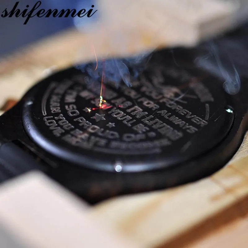 Orologi da polso Shifenmei 5520 Orologio in legno inciso uomo Regali fidanzato o testimoni dello sposo Nero Legno di sandalo personalizzato Compleanno in legno G212z