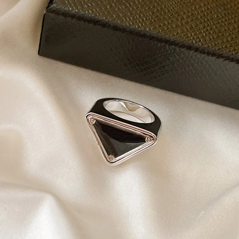 Women Designers Rings Luxurys Womens Mens Silver Ring Triangle Brands Anello lettere la signora Lovers Reg Designer With Box 2240R