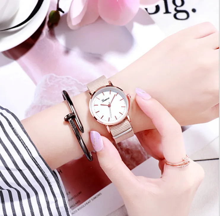 Colorido confortável cinto de náilon relógio de quartzo feminino simples fresco menina relógios analógico clássico das mulheres relógios de pulso 224g