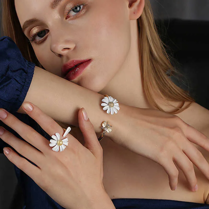 2021 moda stile giapponese carino dolce design originale fiori braccialetto semplice piccola margherita braccialetto di fascini ragazze regolabile Q0719