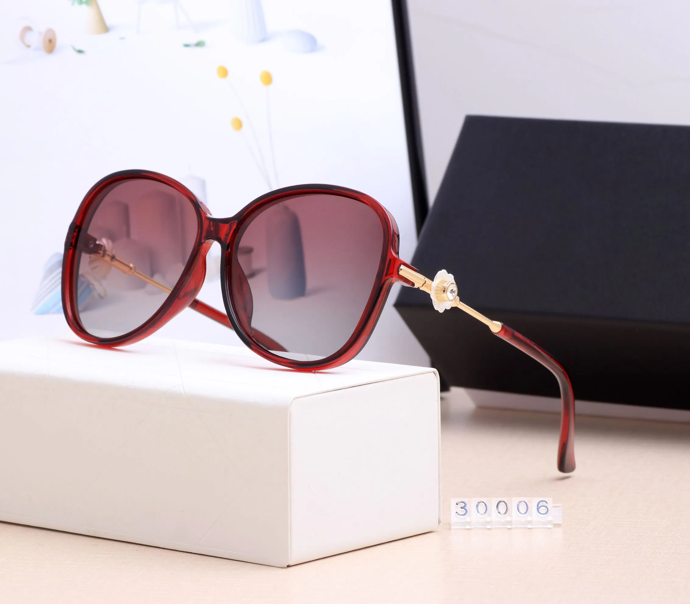Mode lyxdesigner överdimensionerad fyrkantig stilfulla kvinnor solglasögon strass UV -bevis klara linser solid ram med fallbox ren291Z